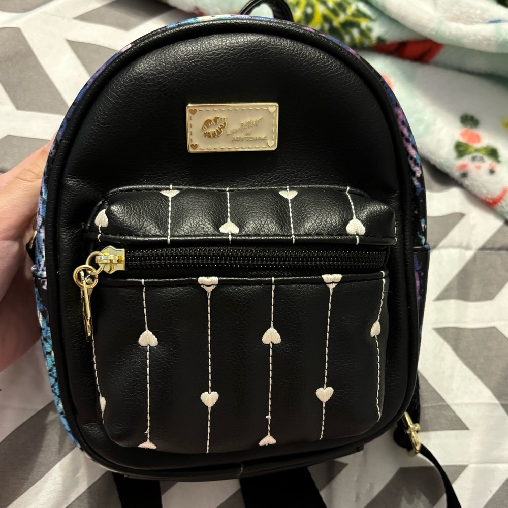 Mini Backpack With Adjustable Wings - image 7